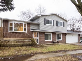 358 Lyons Dr, Bolingbrook, IL 60440