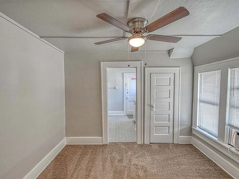 464 College Ave — Photo 10