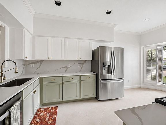 3rd image of 1006 Augusta Dr #123