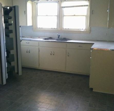 5th image of 1205 W Deane St