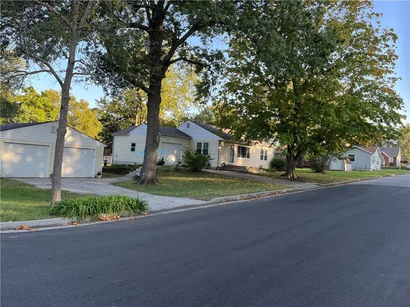 2703 Maple St, Higginsville, MO 64037