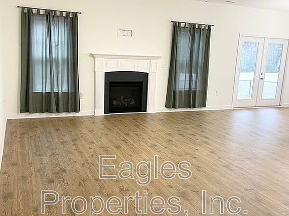 2nd image of 300 Creeks Edge