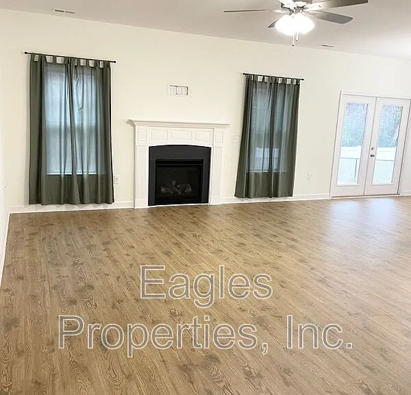 300 Creeks Edge — Photo 2