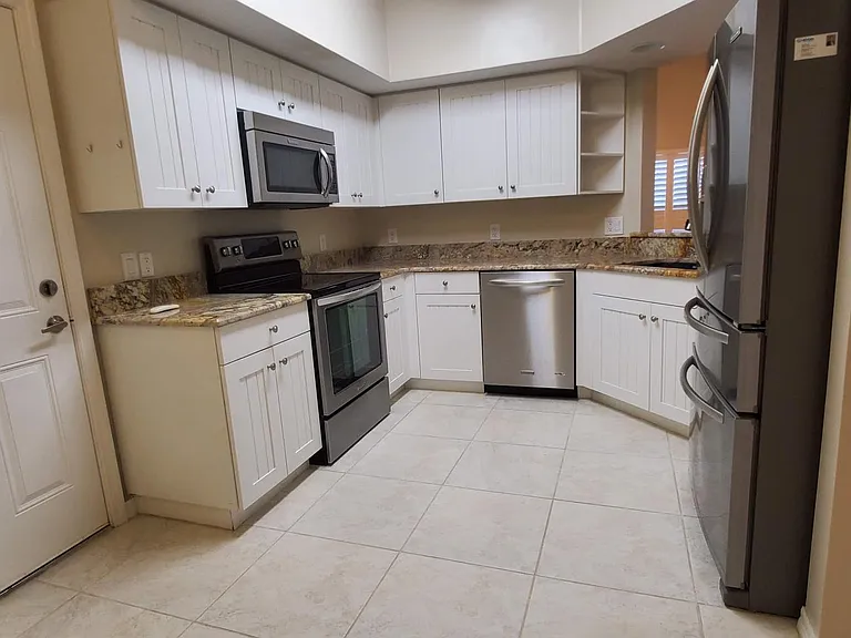 5421 Admiral Way — Photo 18