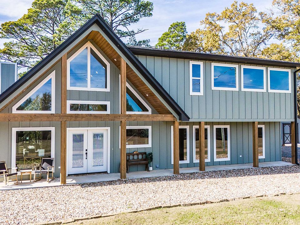 1st image of 449 Lakeview Cir