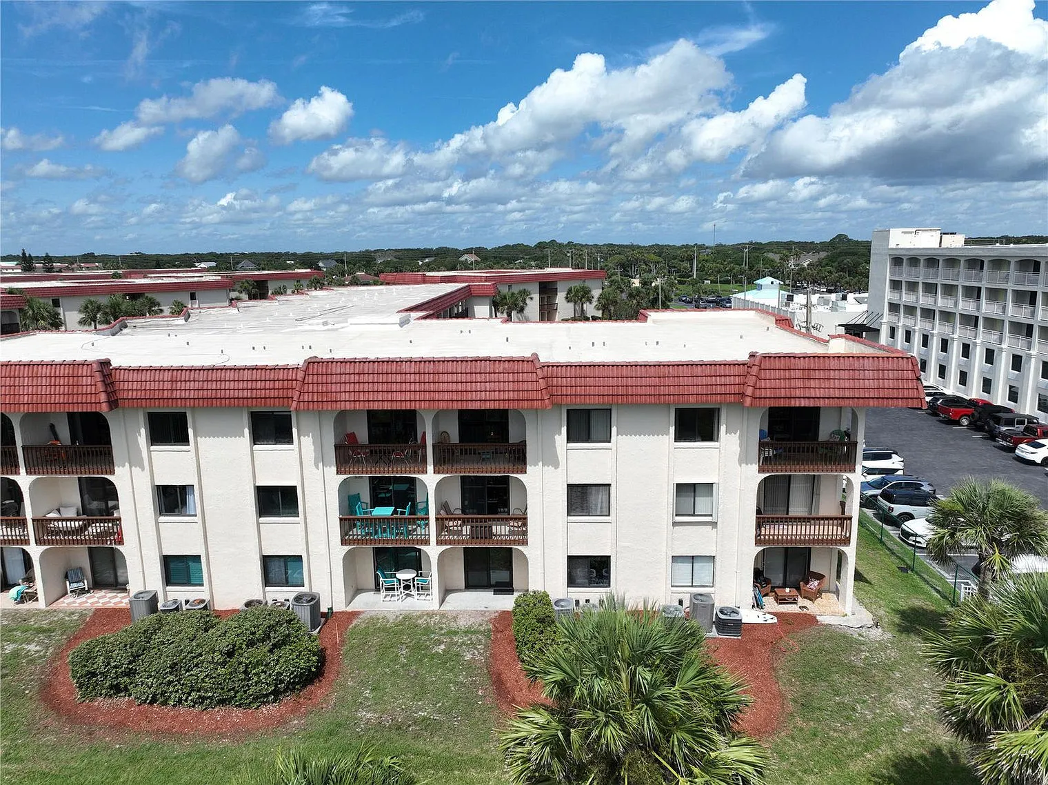 2 bed, 2.0 bath, 871 sqft, $2,736 — Photo 4