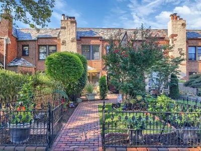 6846 Ingram St, Forest Hills, NY, 11375