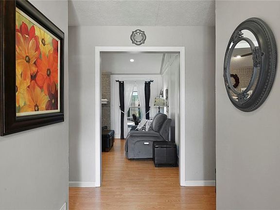 4th image of 824 Broadmoor Dr