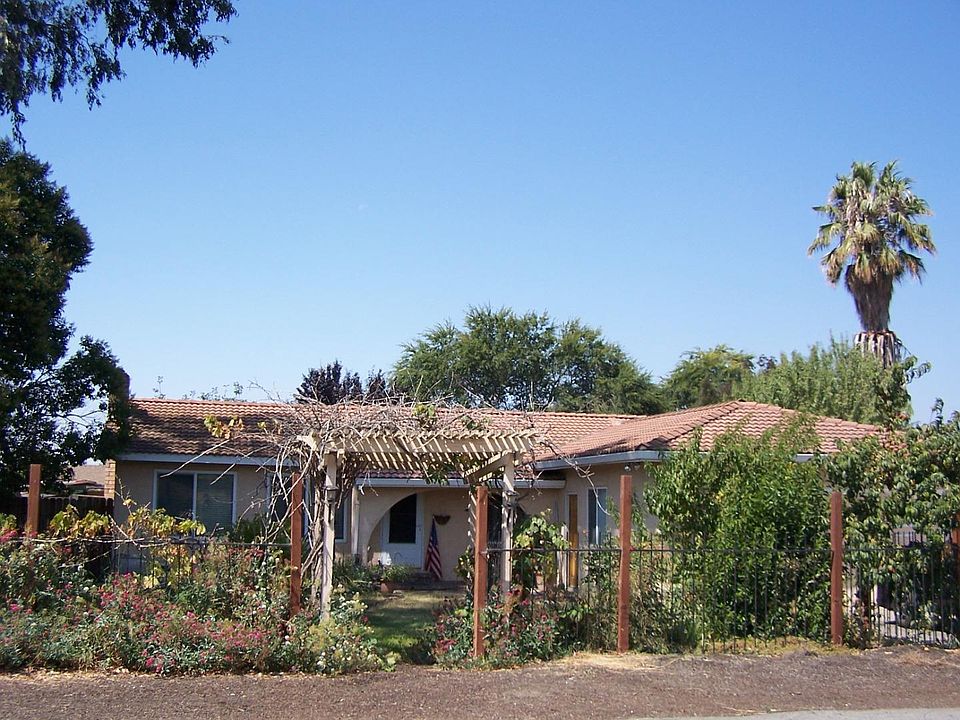 1st image of 830 El Cerro Dr
