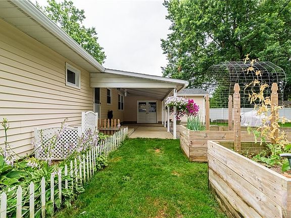 4th image of 2536 Windsor Ave
