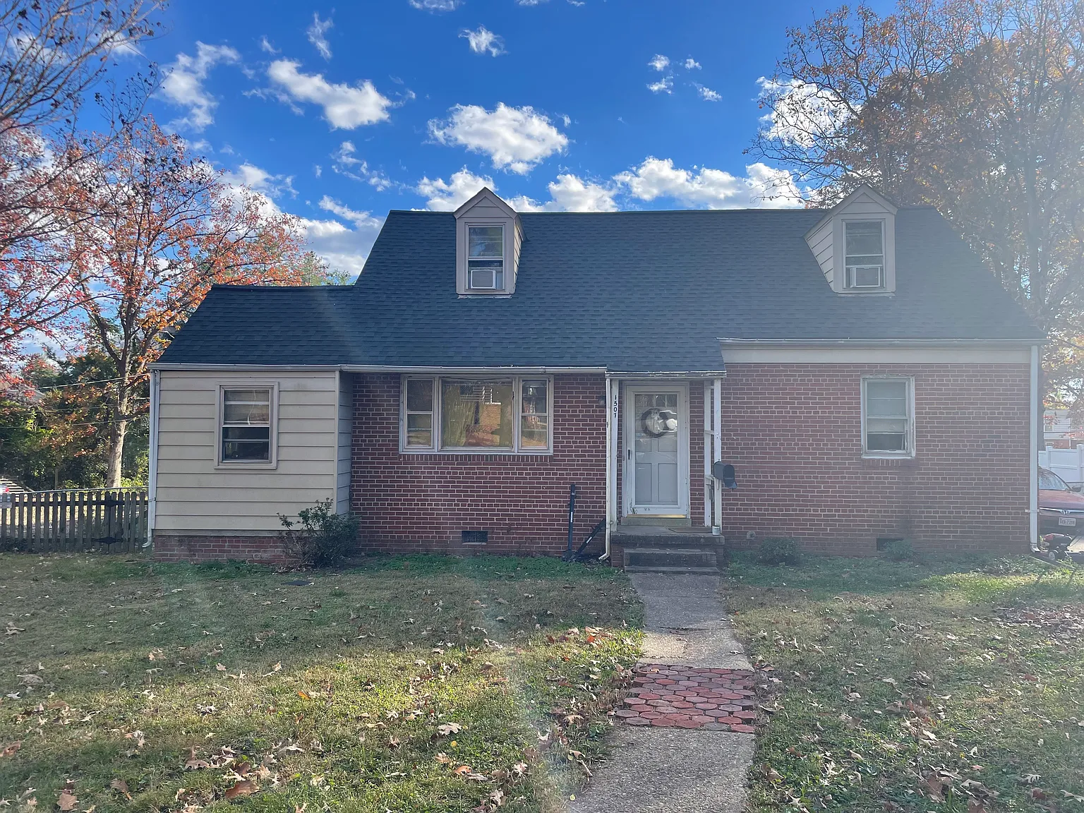 6 bed, 2.5 bath, 2900 sqft, $550 — Photo 1