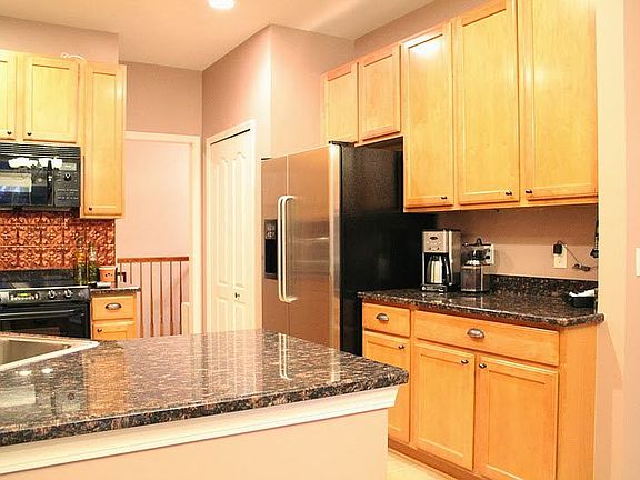 Features downdraft oven