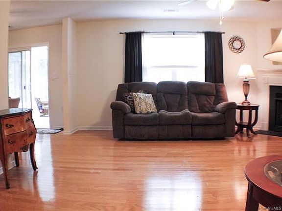 5th image of 15219 Edgewater Forest Ln