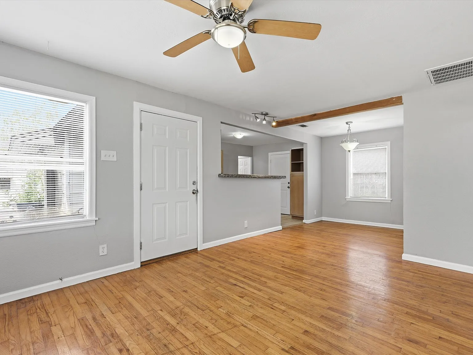 2 bed, 1026 sqft, $1,750 — Photo 2