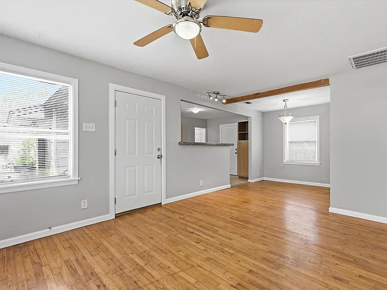 3207 Casino Dr — Photo 2