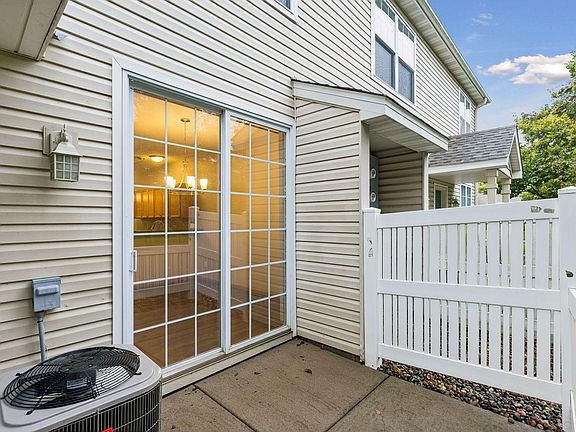 4th image of 9285 Holly Ln N