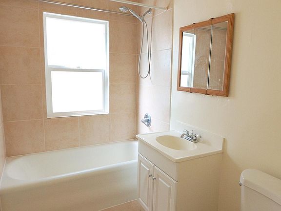 5th image of 4925 Anza St APT 3