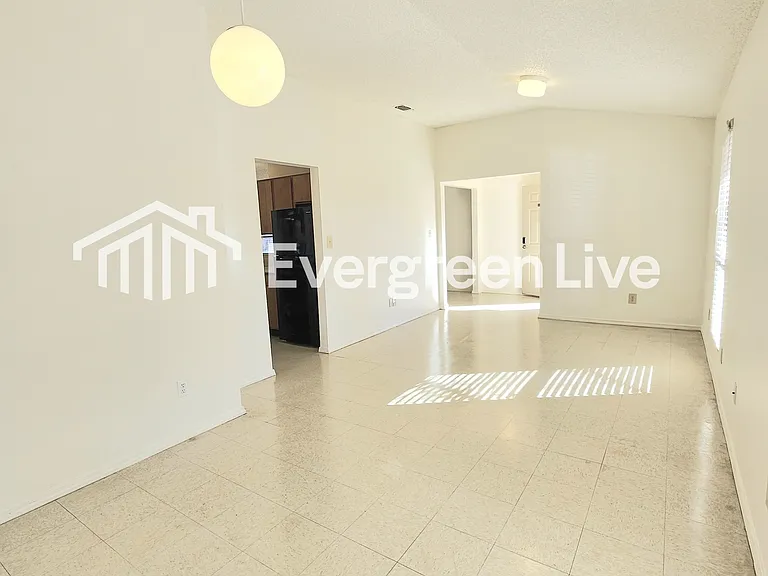 2102 Santa Clara Ct — Photo 5