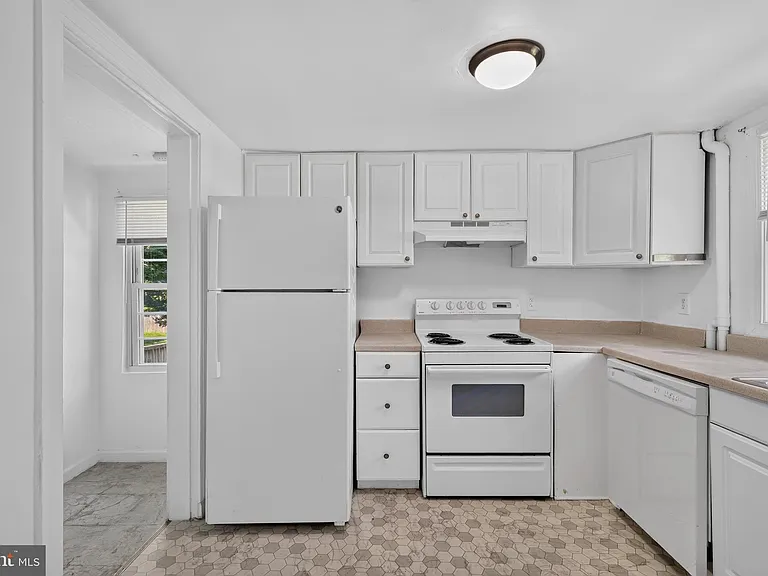 3901 Hampden St — Photo 21
