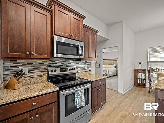 3rd image of 26006 Lakeland Dr