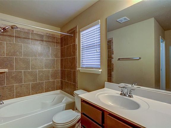 3rd image of 2412 NW 194th St
