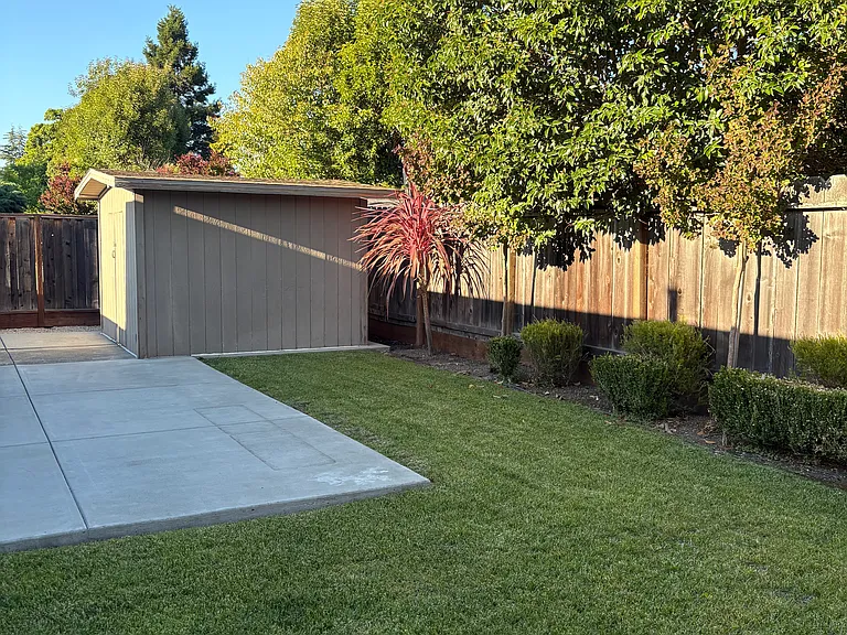 942 Rose Ave — Photo 6