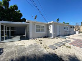 600 NW 116th Ter