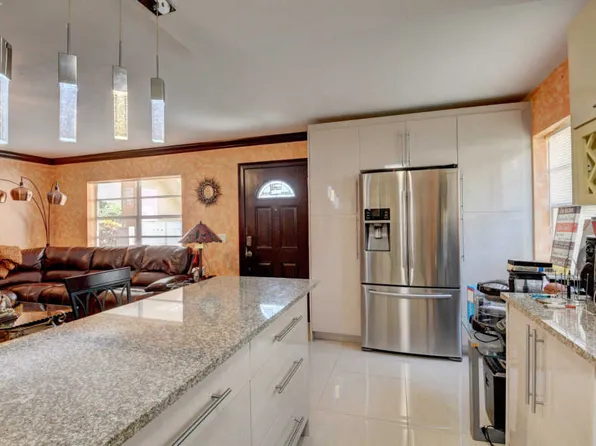 401 Burgundy Ave #I, Delray Beach, FL 33484