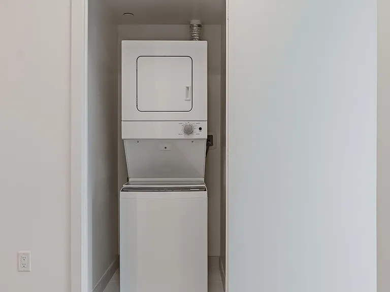 1185 Dupont St #424 — Photo 18