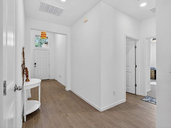 5th image of 210 White Rabbit Run St