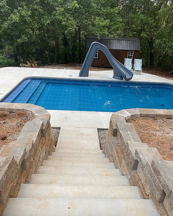 2nd image of 1002 S Lakeview Dr