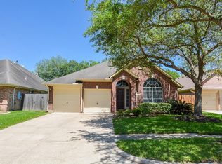 615 Avery Dr, Sugar Land, TX 77479