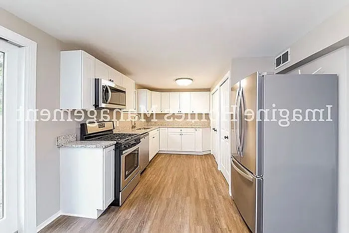 1879 Hillsdale Dr #1 — Photo 2
