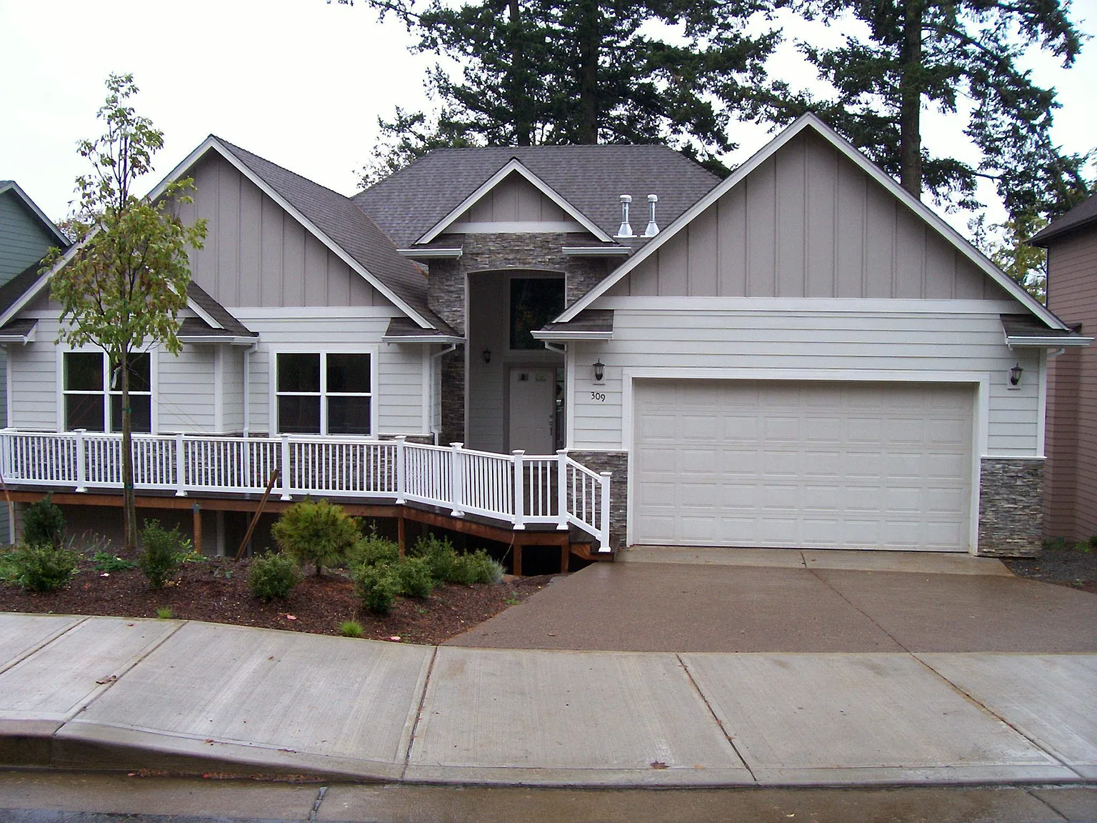 309 Eastview Ln NE photo 1