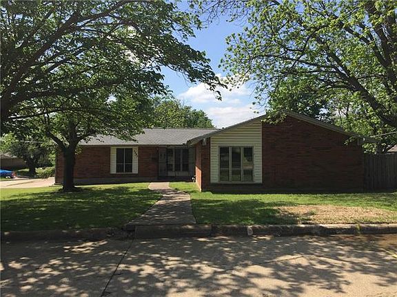 2nd image of 1501 Paris Dr