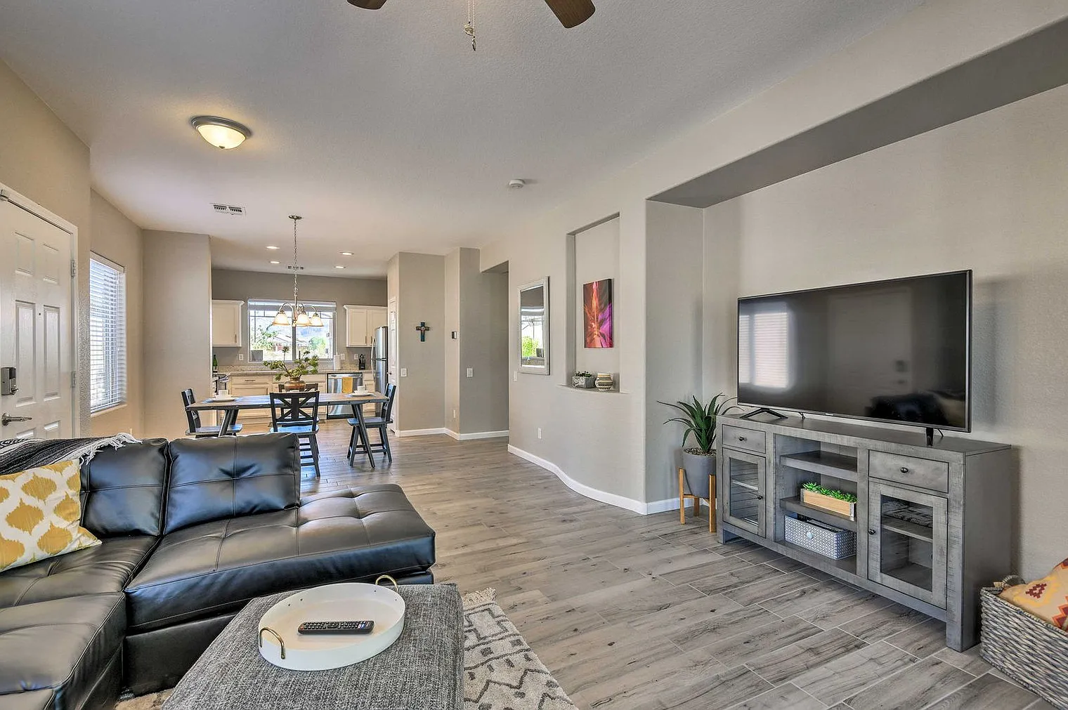 3 bed, 2.0 bath, 1291 sqft, $6,617 — Photo 2
