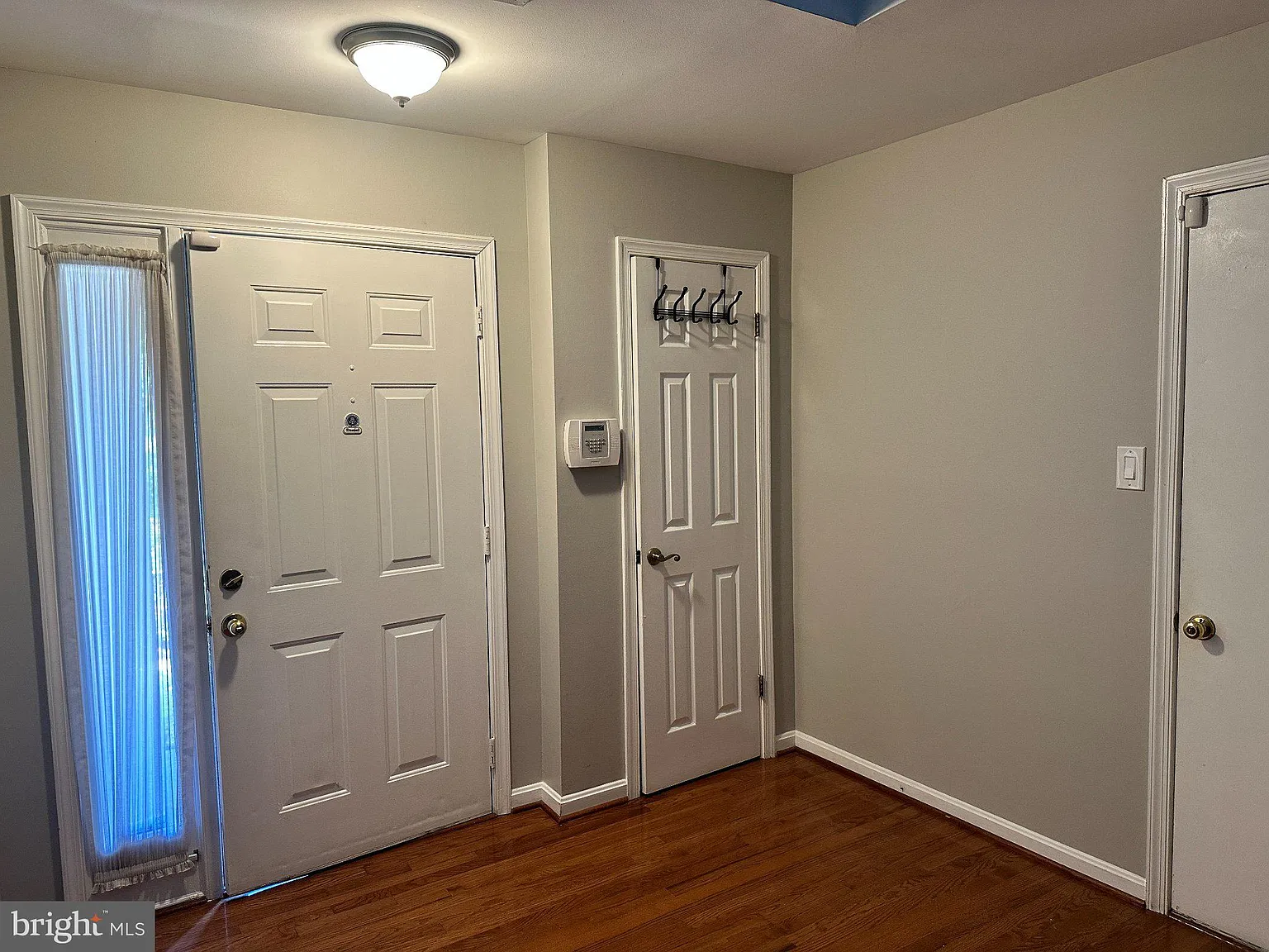 3 bed, 4.0 bath, 1536 sqft, $3,400 — Photo 4