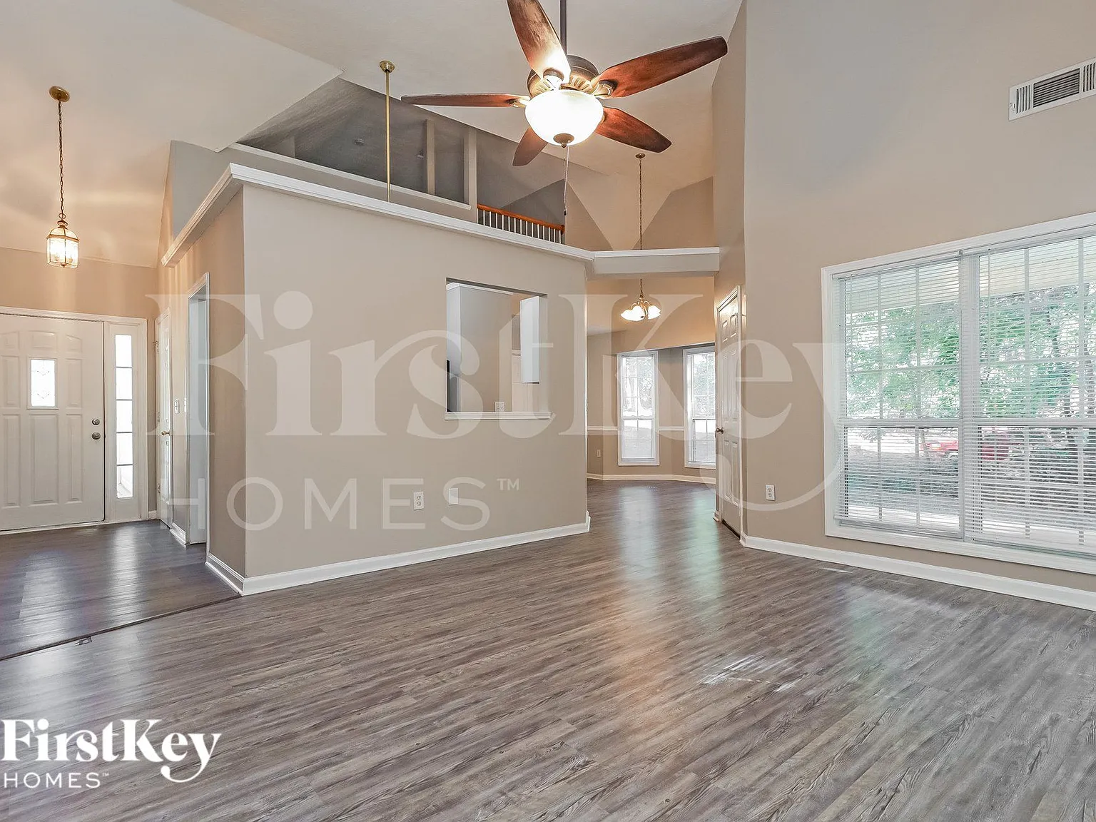 4 bed, 2.0 bath, 1564 sqft, $2,050 — Photo 4