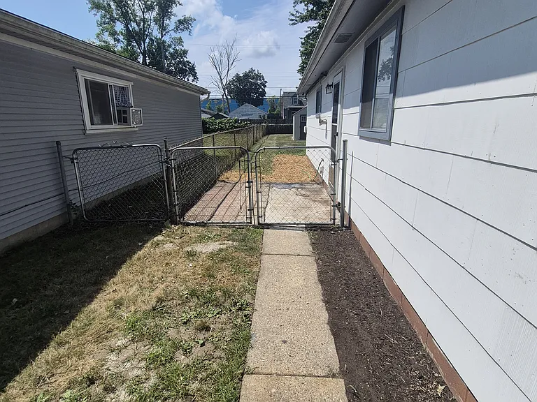 11252 Ziegler St — Photo 5