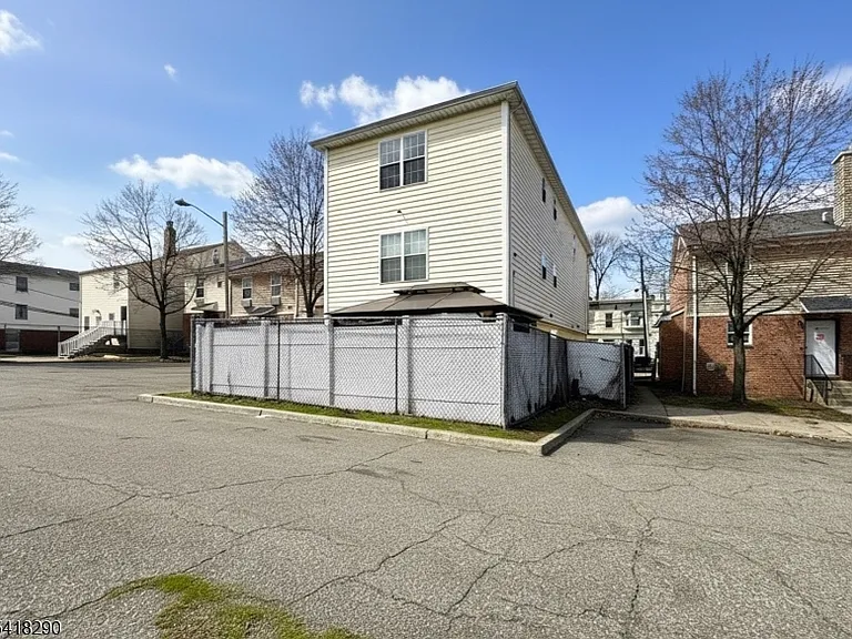 105 Peabody Pl — Photo 16