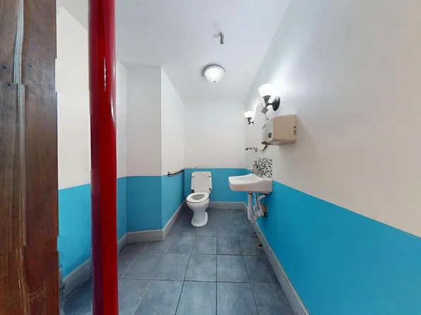 45-44 Vernon Boulevard image 12 of 17