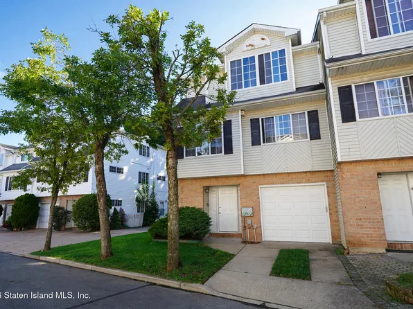 44 White Oak Ln, Staten Island, NY 10309
