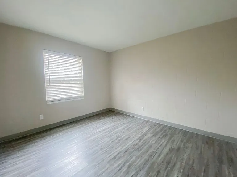 1913 Anderson Ave — Photo 14