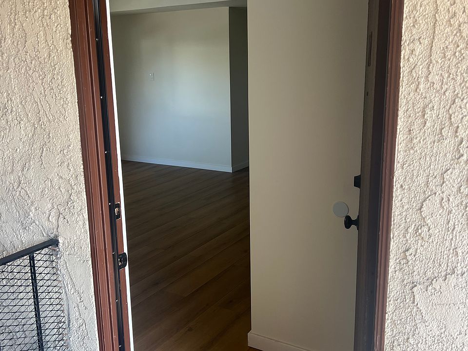Enterance door to the unit.