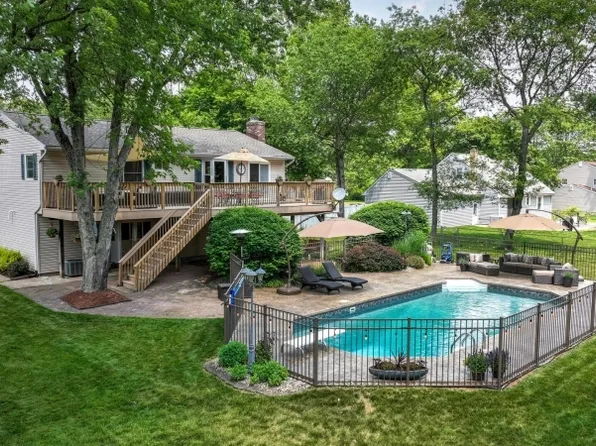 8 Huntsman Ln, Hillsborough Twp., NJ 08844