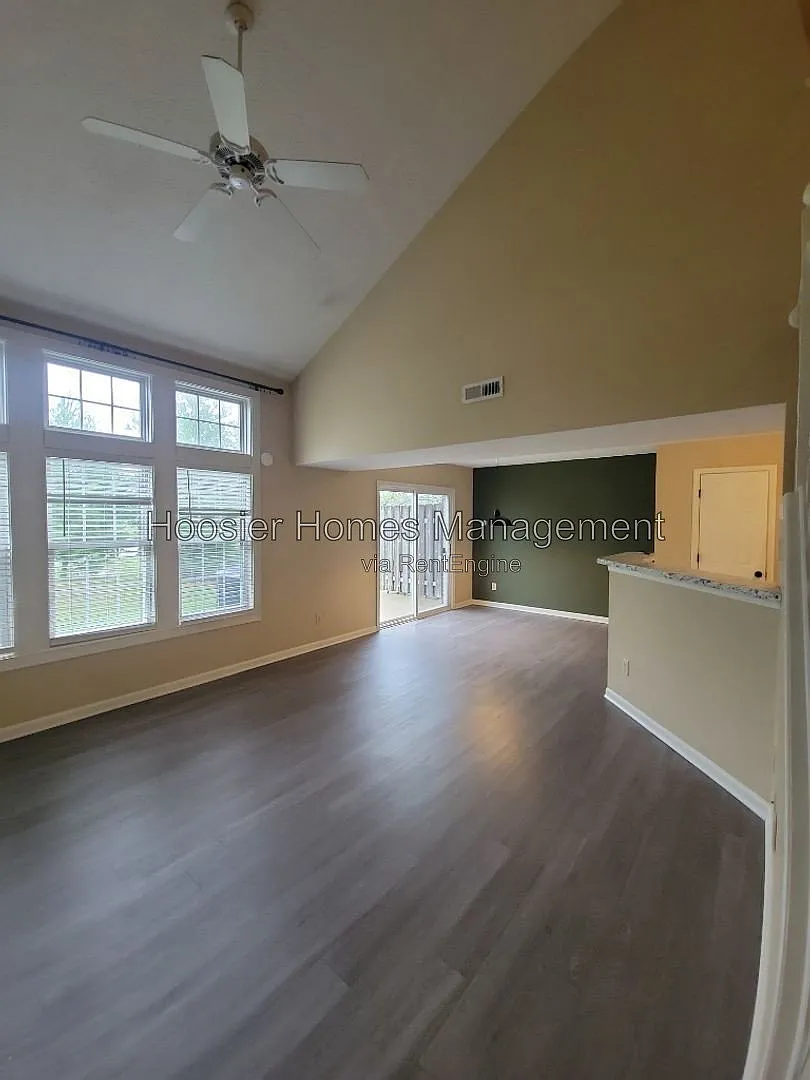 2 bed, 1.5 bath, $1,400 — Photo 2