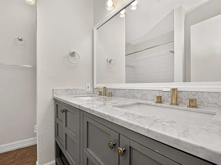 10383 Briar Forest Dr — Photo 30