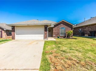 615 SW 38th Pl, Moore, OK 73160