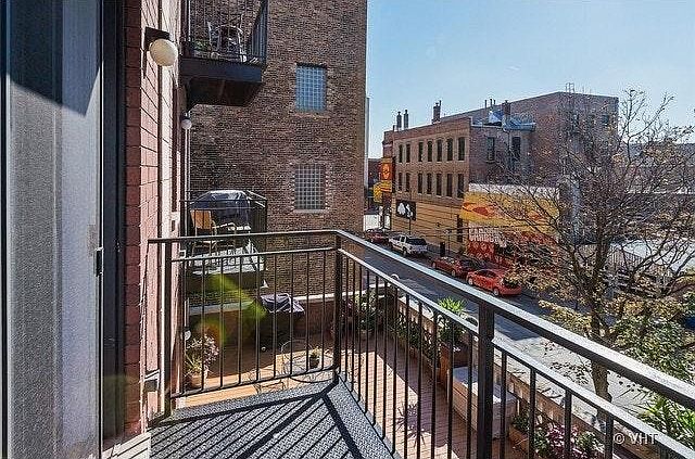 2 Large Balconies