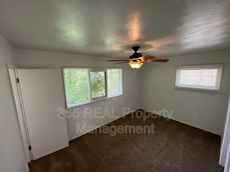 2446 25th Ave — Photo 10